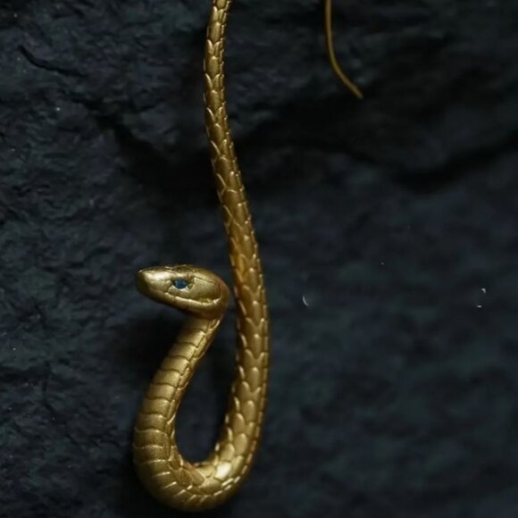 NEW 18K Gold Plated Python Snake Curved Earrings - Picture 3 of 5